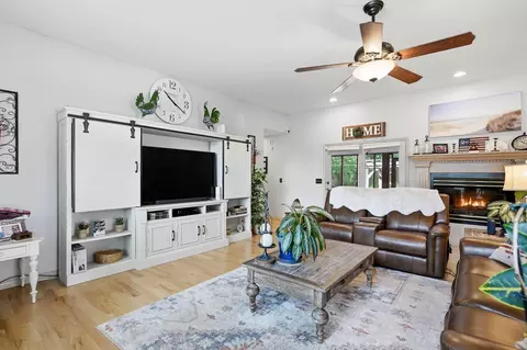 Living - 4621 S Warren Rd, Springfield, MO 65810 photo 1 of 3