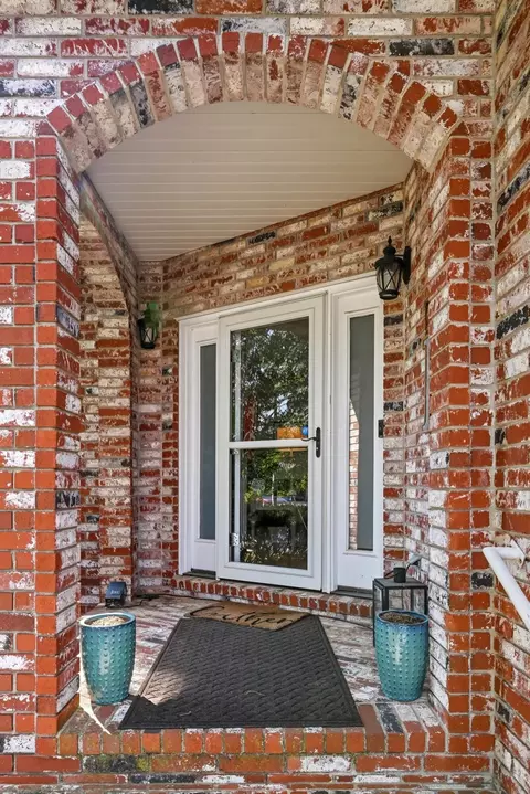 Exterior - 4621 S Warren Rd, Springfield, MO 65810 photo 4 of 11
