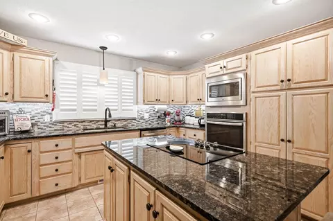 Kitchen - 4621 S Warren Rd, Springfield, MO 65810 photo 2 of 5