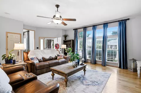 Living - 4621 S Warren Rd, Springfield, MO 65810 photo 3 of 3