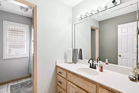 Bath - 4621 S Warren Rd, Springfield, MO 65810 photo 3 of 4