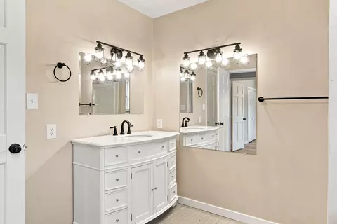 Bath - 304 Swafford Ln, Shell Knob, MO 65747 photo 2 of 2