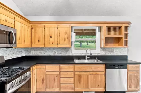 Kitchen - 304 Swafford Ln, Shell Knob, MO 65747 photo 3 of 4