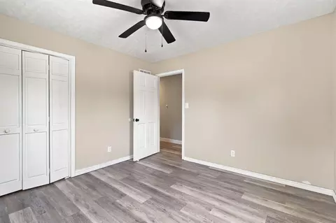 Bedroom - 304 Swafford Ln, Shell Knob, MO 65747 photo 2 of 4