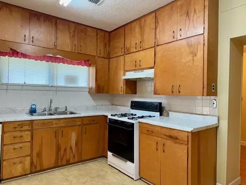 Kitchen - 204 East 3rd St, Mountain View, MO 65548 photo 2 of 3