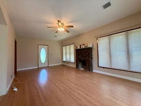 Living - 204 East 3rd St, Mountain View, MO 65548 photo 1 of 4