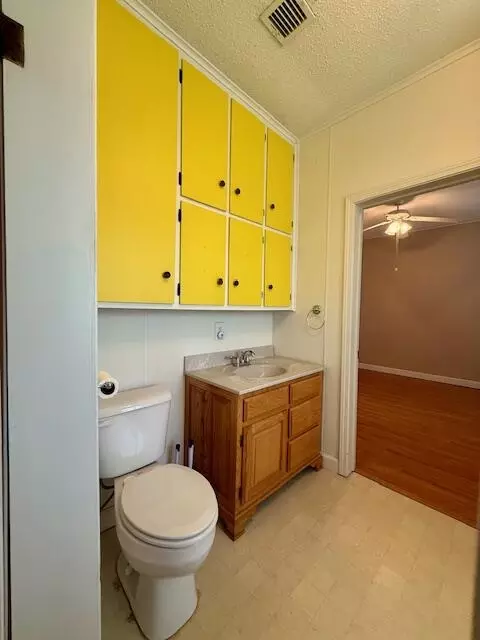Bath - 204 East 3rd St, Mountain View, MO 65548 photo 1 of 2