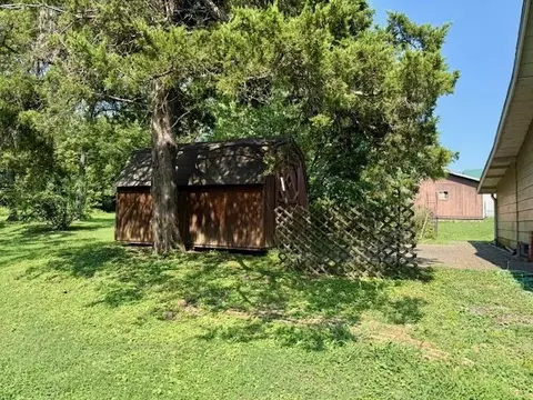Exterior - 204 East 3rd St, Mountain View, MO 65548 photo 5 of 7