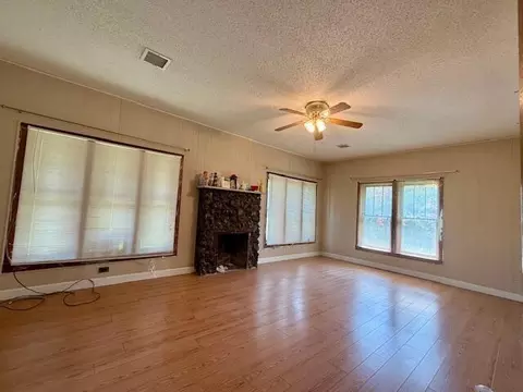 Living - 204 East 3rd St, Mountain View, MO 65548 photo 2 of 4