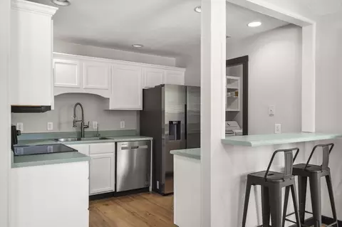 Kitchen - 535 Taneycomo Rd, Branson, MO 65616 photo 4 of 5