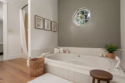 Bath - 535 Taneycomo Rd, Branson, MO 65616 photo 1 of 6