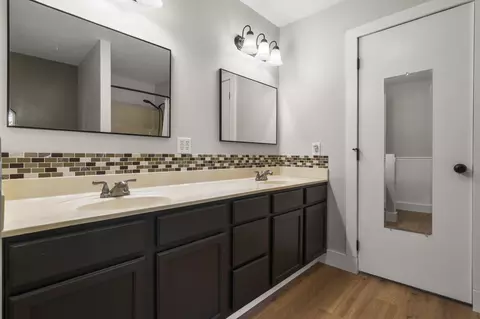Bath - 535 Taneycomo Rd, Branson, MO 65616 photo 4 of 6