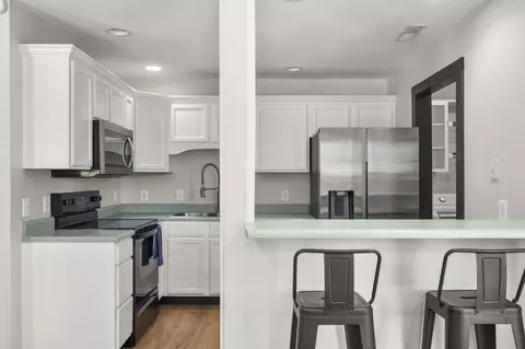 Kitchen - 535 Taneycomo Rd, Branson, MO 65616 photo 2 of 5