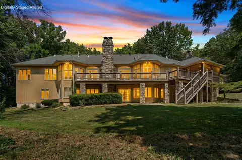 Exterior - 980 W Rivendale Dr, Springfield, MO 65810 photo 5 of 23