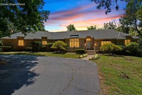 Exterior - 980 W Rivendale Dr, Springfield, MO 65810 photo 2 of 23
