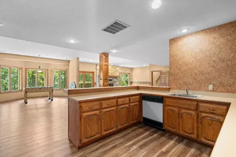 Kitchen - 980 W Rivendale Dr, Springfield, MO 65810 photo 6 of 6