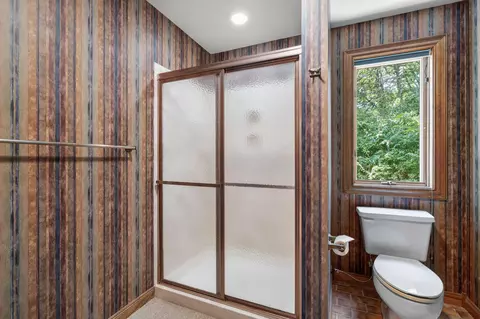 Bath - 980 W Rivendale Dr, Springfield, MO 65810 photo 7 of 7