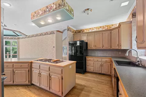 Kitchen - 980 W Rivendale Dr, Springfield, MO 65810 photo 4 of 6