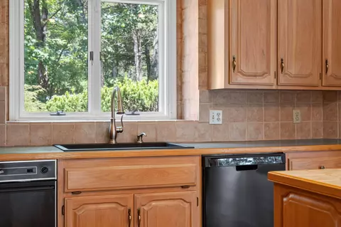 Kitchen - 980 W Rivendale Dr, Springfield, MO 65810 photo 2 of 6