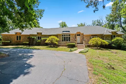 Exterior - 980 W Rivendale Dr, Springfield, MO 65810 photo 12 of 23