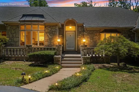 Exterior - 980 W Rivendale Dr, Springfield, MO 65810 photo 4 of 23
