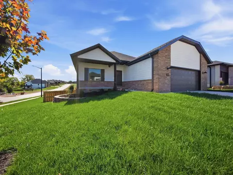 Exterior - 2500 W Webb Rd, Ozark, MO 65721 photo 4 of 9