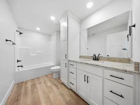 Bath - 2500 W Webb Rd, Ozark, MO 65721 photo 3 of 3