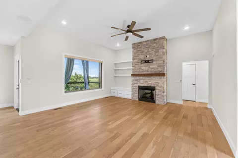 Living - 4457 Rome Ave, Ozark, MO 65721 photo 3 of 7