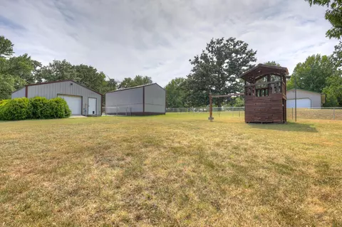 Exterior - 9003 Ginger Ln, Carthage, MO 64836 photo 5 of 11