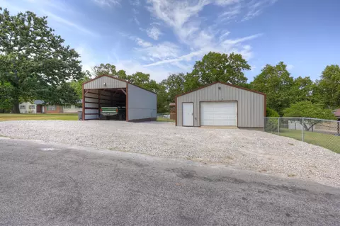 Exterior - 9003 Ginger Ln, Carthage, MO 64836 photo 3 of 11