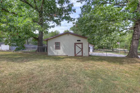 Exterior - 9003 Ginger Ln, Carthage, MO 64836 photo 6 of 11