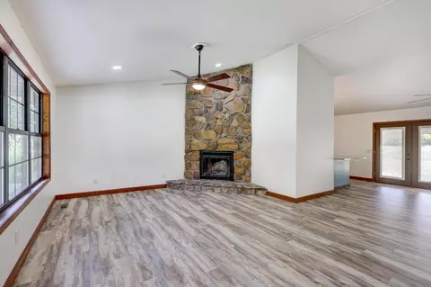 Living - 9003 Ginger Ln, Carthage, MO 64836 photo 2 of 5