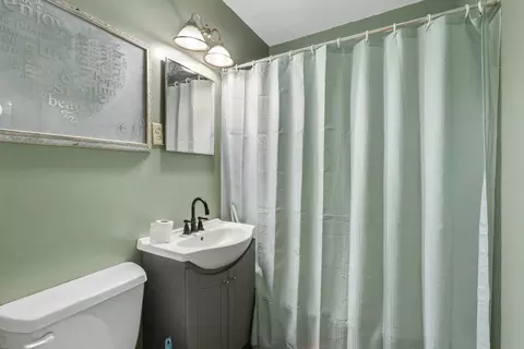 Bath - 621 Eiserman Ave, Branson, MO 65616 photo 1 of 1