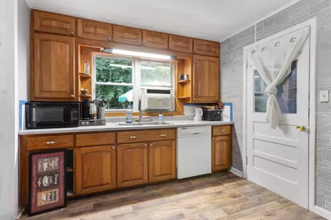 Kitchen - 621 Eiserman Ave, Branson, MO 65616 photo 2 of 2