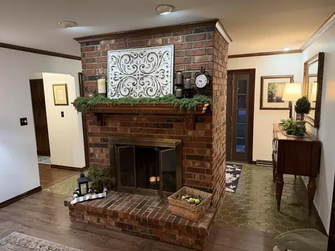 Entry Way - 4338 S Delaware Ave, Springfield, MO 65804 photo 2 of 2