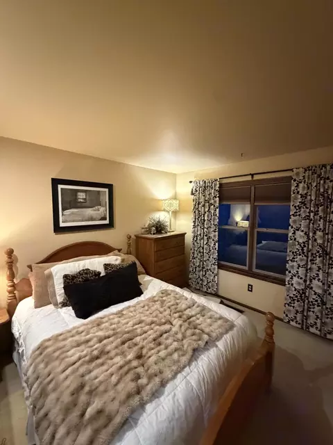 Bedroom - 4338 S Delaware Ave, Springfield, MO 65804 photo 3 of 4