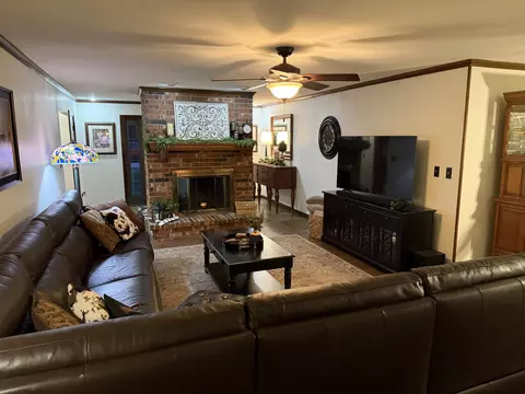 Living - 4338 S Delaware Ave, Springfield, MO 65804 photo 3 of 5