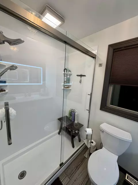 Bath - 4338 S Delaware Ave, Springfield, MO 65804 photo 1 of 5