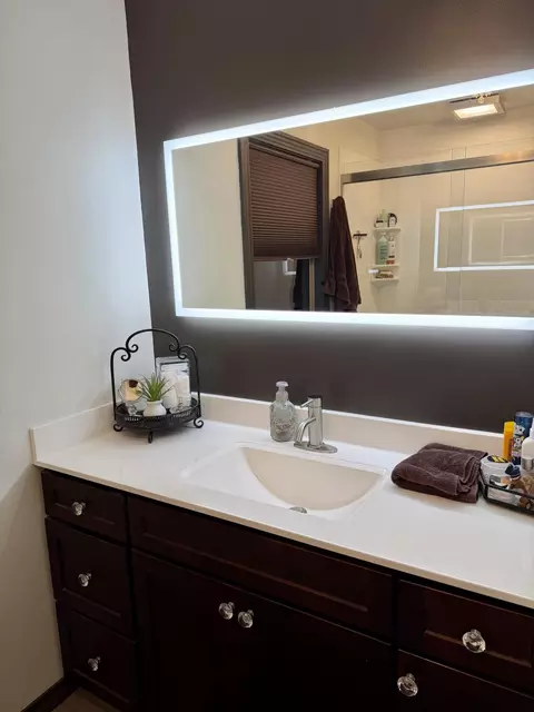 Bath - 4338 S Delaware Ave, Springfield, MO 65804 photo 2 of 5