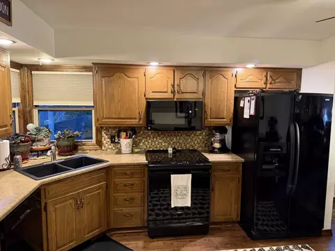 Kitchen - 4338 S Delaware Ave, Springfield, MO 65804 photo 3 of 4