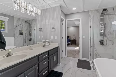 Bath - 5788 S Nettleton Ave, Springfield, MO 65810 photo 2 of 3