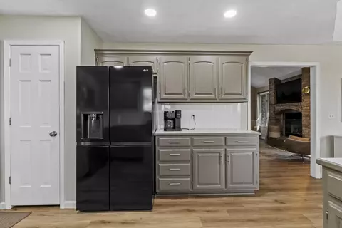 Kitchen - 5788 S Nettleton Ave, Springfield, MO 65810 photo 4 of 6