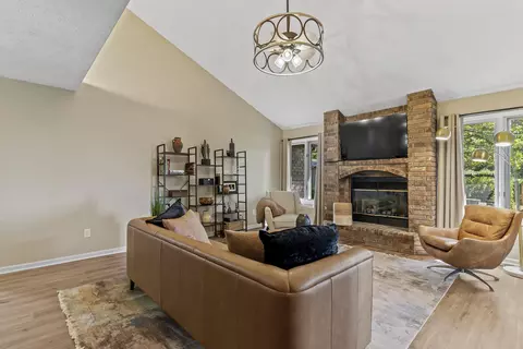 Living - 5788 S Nettleton Ave, Springfield, MO 65810 photo 3 of 4