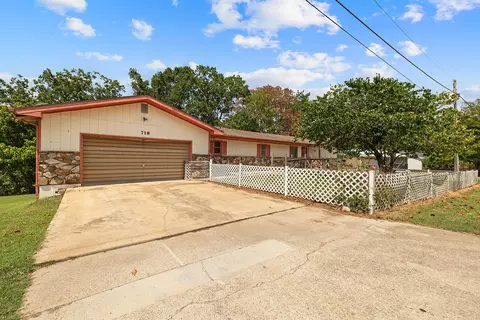Exterior - 718 Baker St, Forsyth, MO 65653 photo 2 of 4