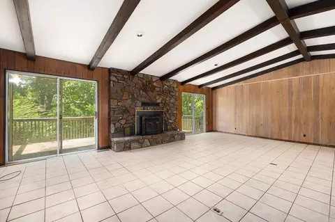 Living - 718 Baker St, Forsyth, MO 65653 photo 4 of 8