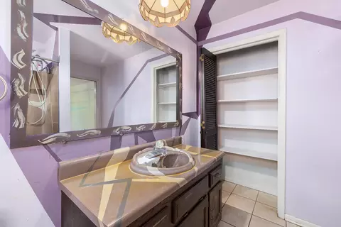 Bath - 718 Baker St, Forsyth, MO 65653 photo 1 of 3