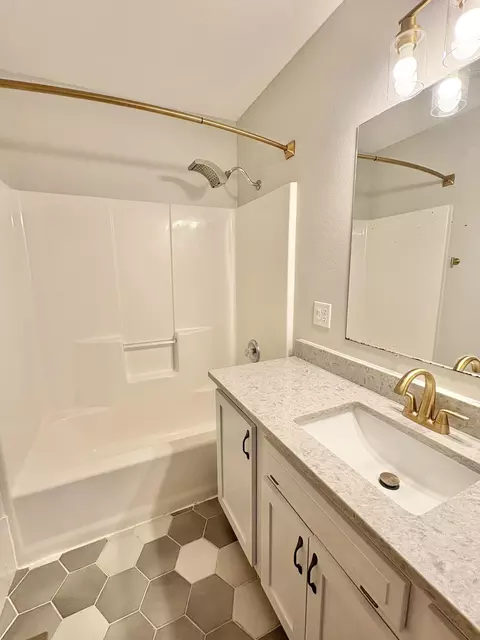Bath - 2207 W Colton Ave, Ozark, MO 65721 photo 2 of 3