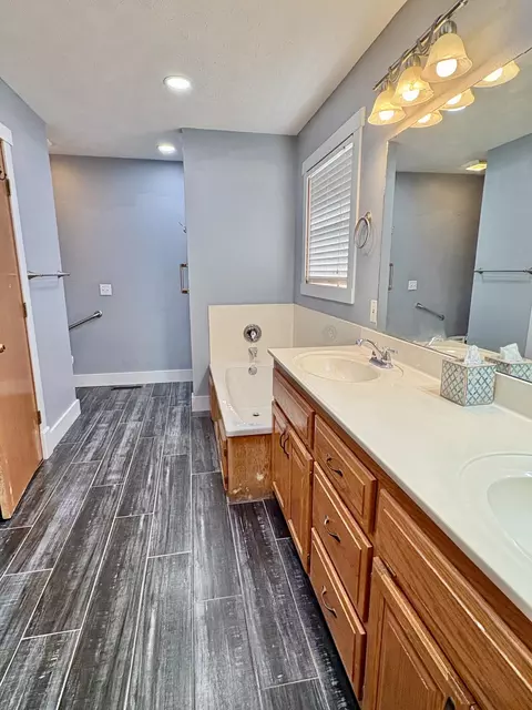 Bath - 2207 W Colton Ave, Ozark, MO 65721 photo 1 of 3