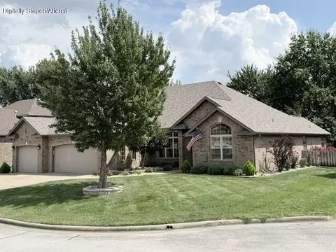 1008 W Glacier Ct, Nixa, MO 65714