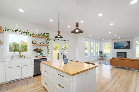 Kitchen - 10205 Webster County Line Rd, Conway, MO 65632 photo 4 of 5